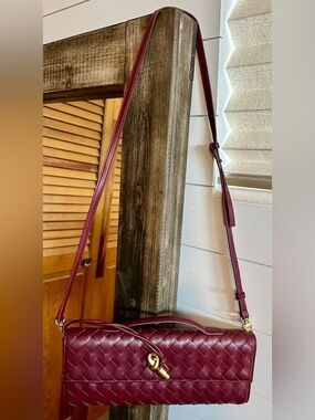 Red Woven Crossbody Clutch Bag Gold Knot Detail Leather Cottagecore Old Money